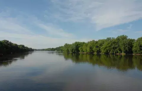 Scenic photo of Mississippi River