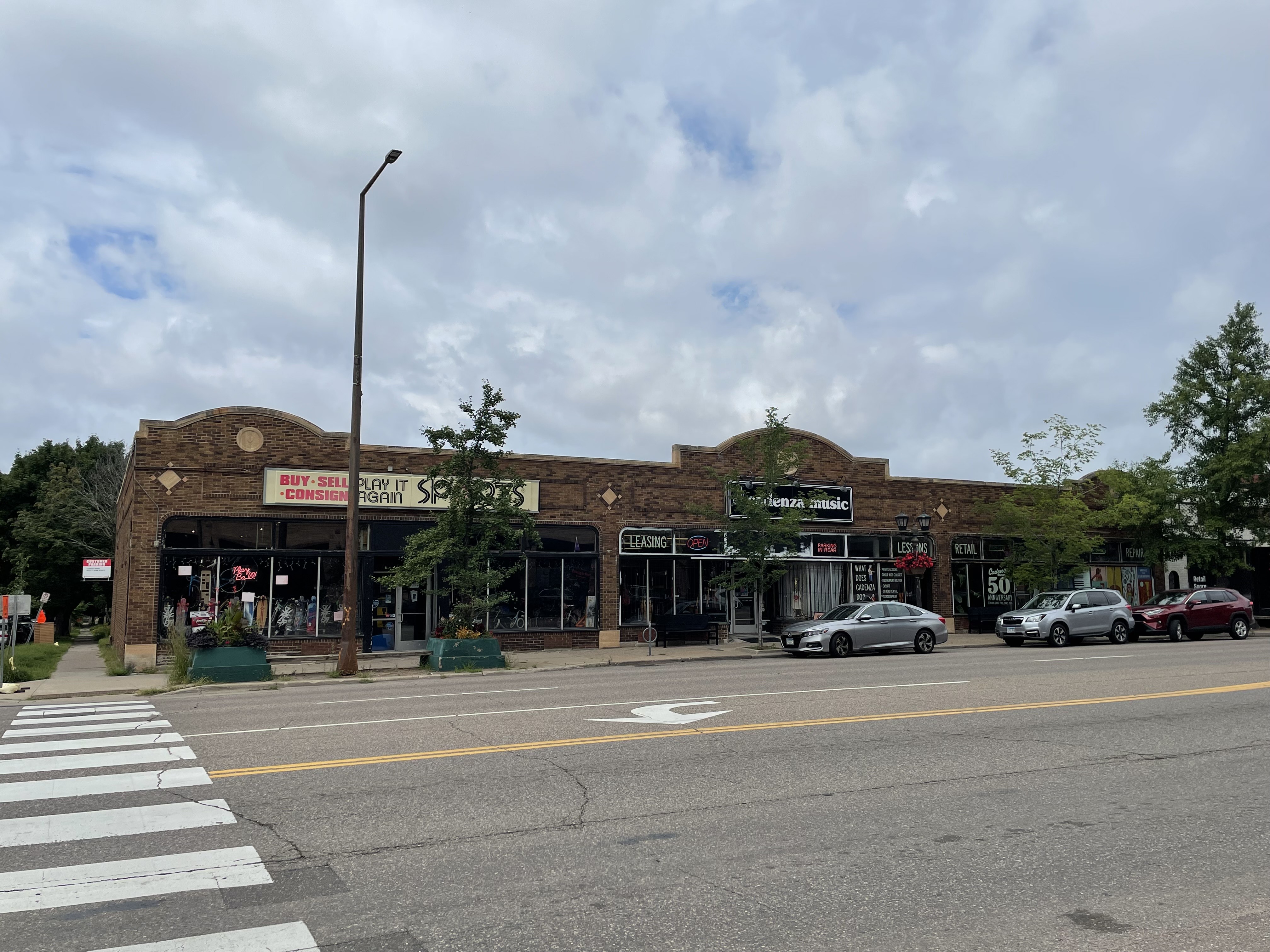 Brick storefronts near Snelling and Selby including Play It Again Sports and Cadenza Music.