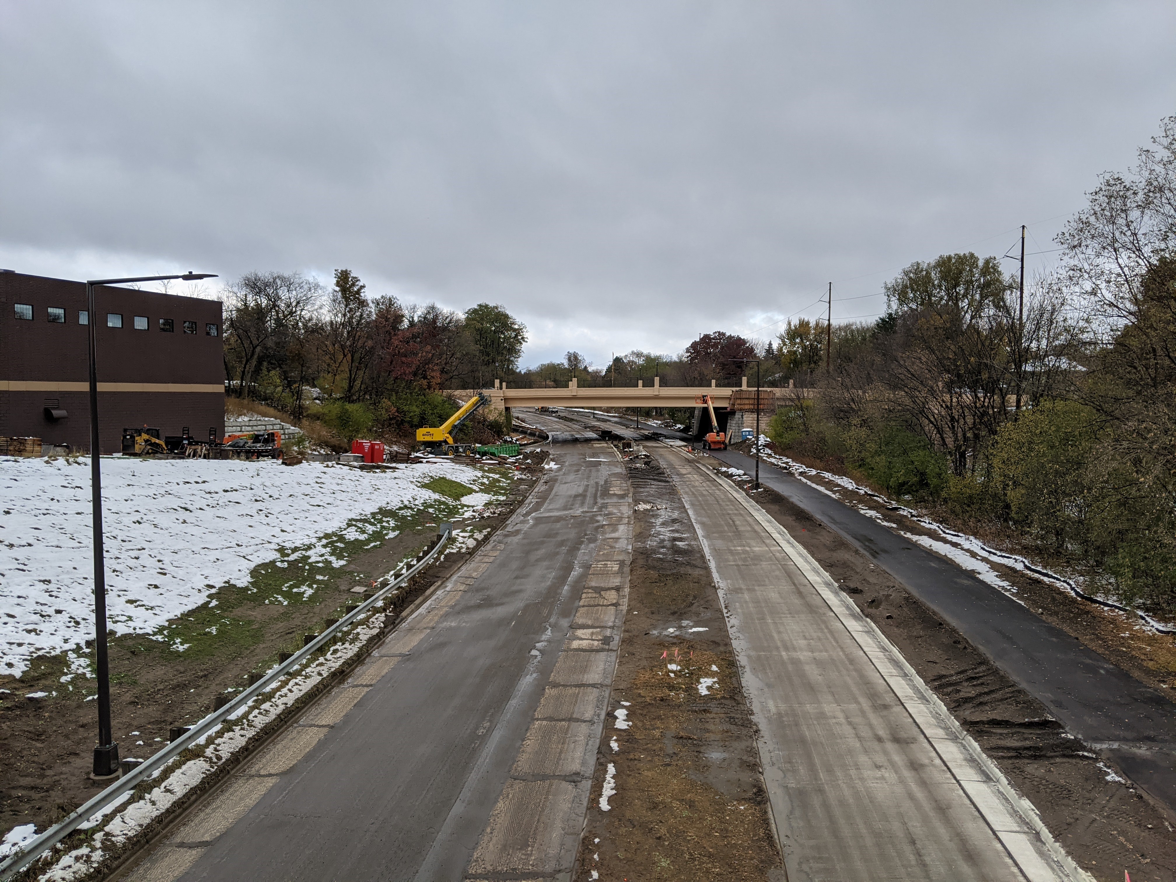 Ayd Mill Road construction photo showing the northbound view from the Grand Avenue overpass as of 10.26.20. Photo shows new trail on east side of Ayd Mill Road and new street lights.