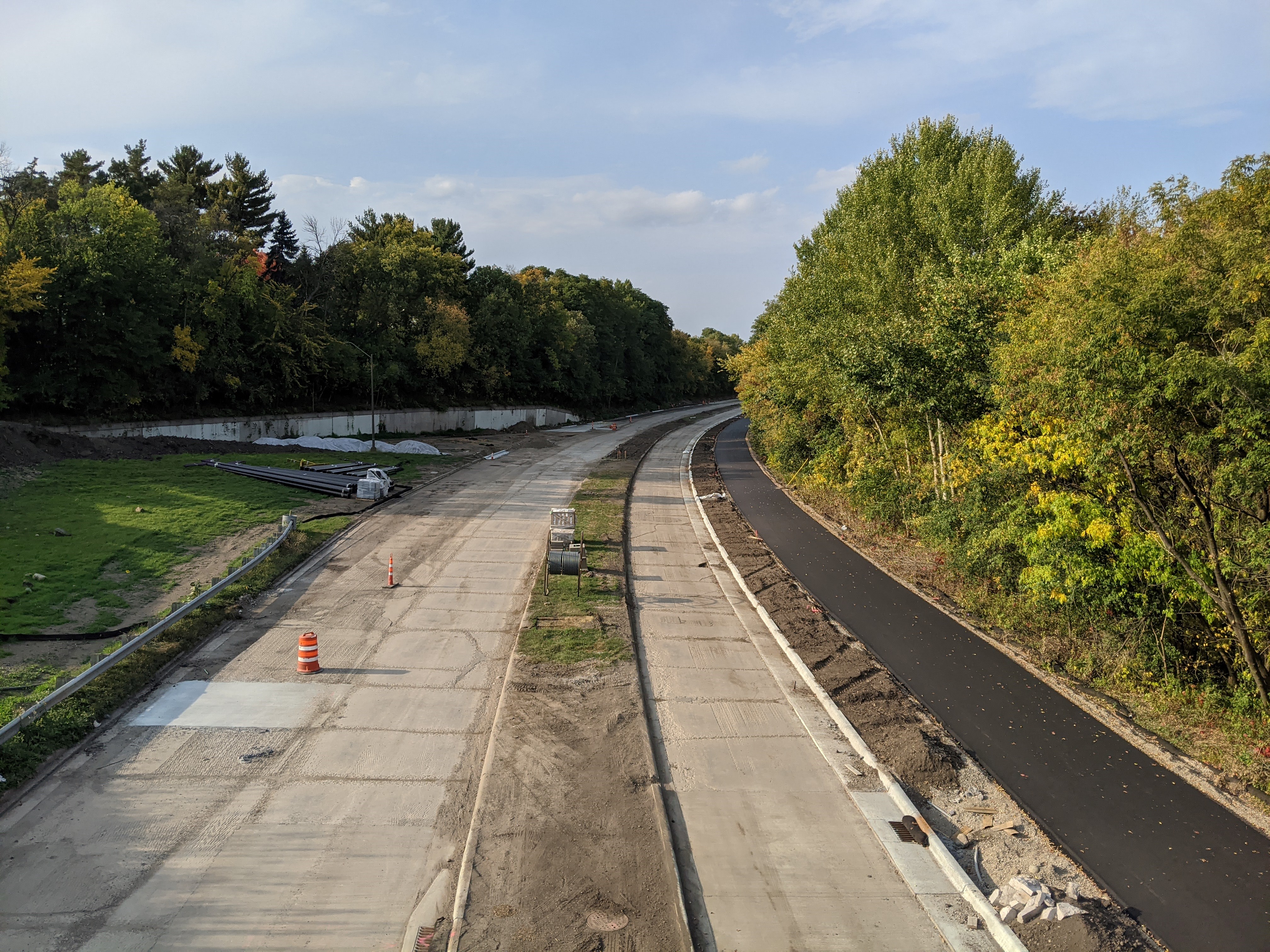 Construction of Ayd Mill Road and the new trail surface showing&nbsp;the&nbsp;northbound view&nbsp;taken from the St. Clair overpass on 9.25.20.