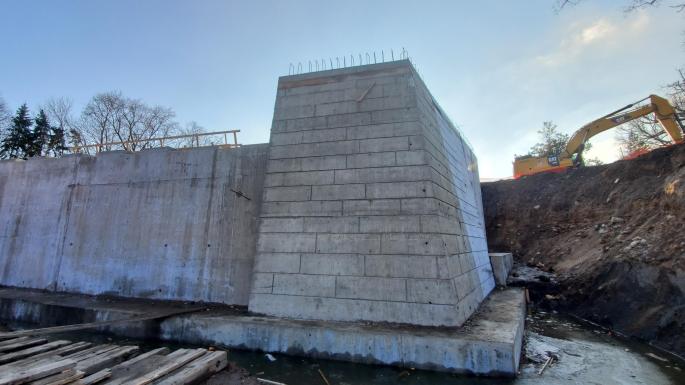 finish west abutment corner