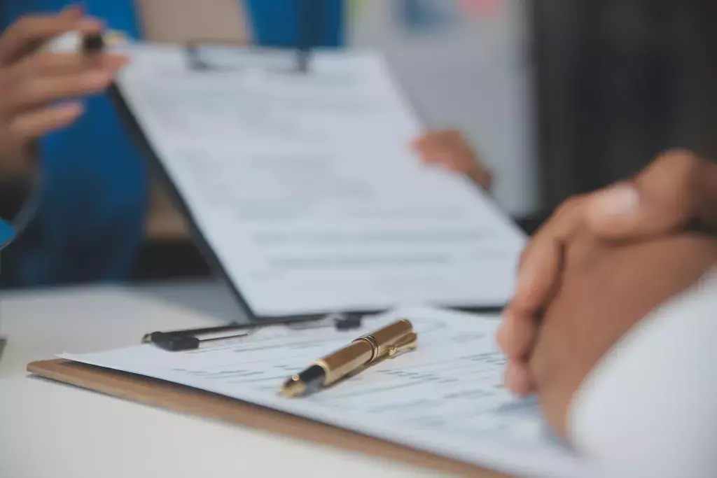 customer-signing-contract