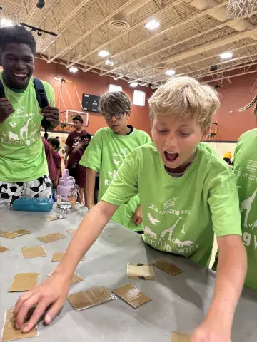 Amazing Race team finding a match_2025