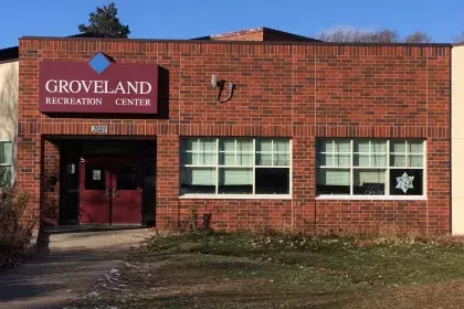 Outside entrance of Groveland Recreation Center