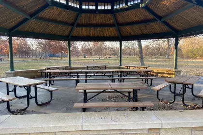 Como Regional Park - Picnic Shelter Tables