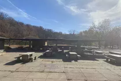 Hidden Falls - Picnic shelter patio