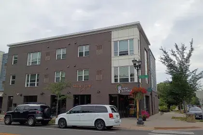 Golden Thyme Cafe and Rondo Exchange storefronts at the corner of Selby Avenue and 860 W., housed in a three-story brick apartment building.