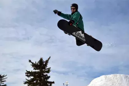 Como Park Ski Center snowboarder at terrain park