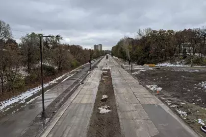 Ayd Mill Road construction photo showing the southbound view from the Grand Avenue overpass as of 10.26.20. Photo shows new trail on east side of Ayd Mill Road and new traffic and street lights.